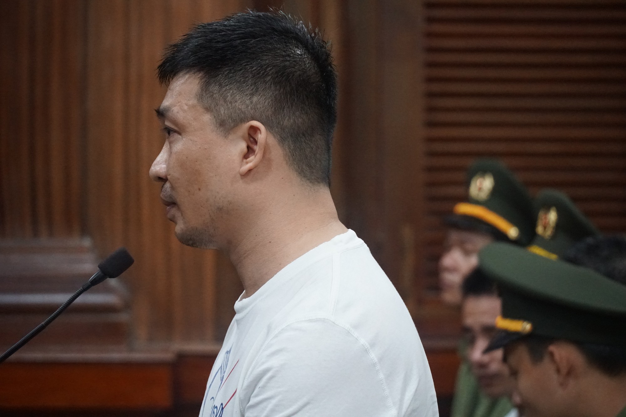 Trùm ma túy Văn Kính Dương lớn tiếng đối đầu kiểm sát viên - Ảnh 2.