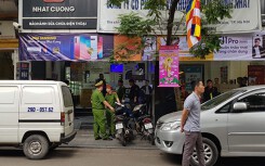 Trước khi bị công an khám xét, Nhật Cường Mobile nhiều lần bị khách tố chuyện bảo hành điện thoại