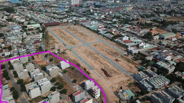 Dỡ đường sắt Trạm vật tư Dĩ An phân lô đất nền, Bộ Công an vào cuộc - Ảnh 1. Dỡ đường sắt Trạm vật tư Dĩ An phân lô đất nền, Bộ Công an vào cuộc - Ảnh 1.