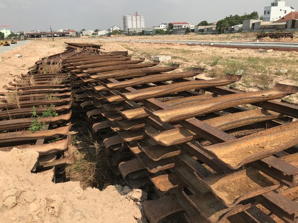Dỡ đường sắt Trạm vật tư Dĩ An phân lô đất nền, Bộ Công an vào cuộc - Ảnh 4. Dỡ đường sắt Trạm vật tư Dĩ An phân lô đất nền, Bộ Công an vào cuộc - Ảnh 4.