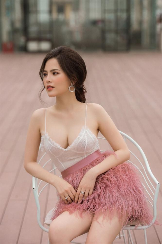 Ca sĩ, diễn viên Việt lao đao vì bị nghi lộ clip và hình ảnh nóng - Ảnh 5. Ca sĩ, diễn viên Việt lao đao vì bị nghi lộ clip và hình ảnh nóng - Ảnh 5.