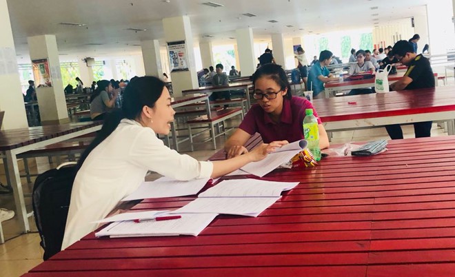 Thông tin tuyển sinh 2019 (7/5): Hà Nội yêu cầu các trường không được thu phí dự thi với thí sinh thi THPT quốc gia, 6 đề luyện trọng tâm giúp học sinh ôn thi cấp tốc môn Ngữ văn - Ảnh 2. Thông tin tuyển sinh 2019 (7/5): Hà Nội yêu cầu các trường không được thu phí dự thi với thí sinh thi THPT quốc gia, 6 đề luyện trọng tâm giúp học sinh ôn thi cấp tốc môn Ngữ văn - Ảnh 2.