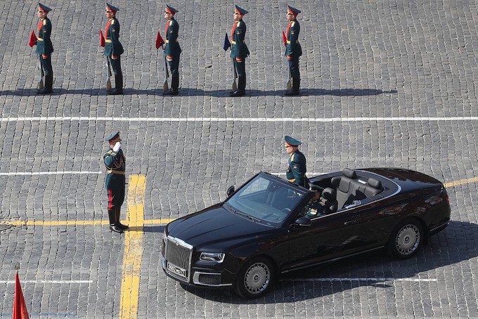 Xe tăng, tên lửa Nga dàn hàng tập luyện cho Duyệt binh Chiến thắng - Ảnh 2. Xe tăng, tên lửa Nga dàn hàng tập luyện cho Duyệt binh Chiến thắng - Ảnh 2.