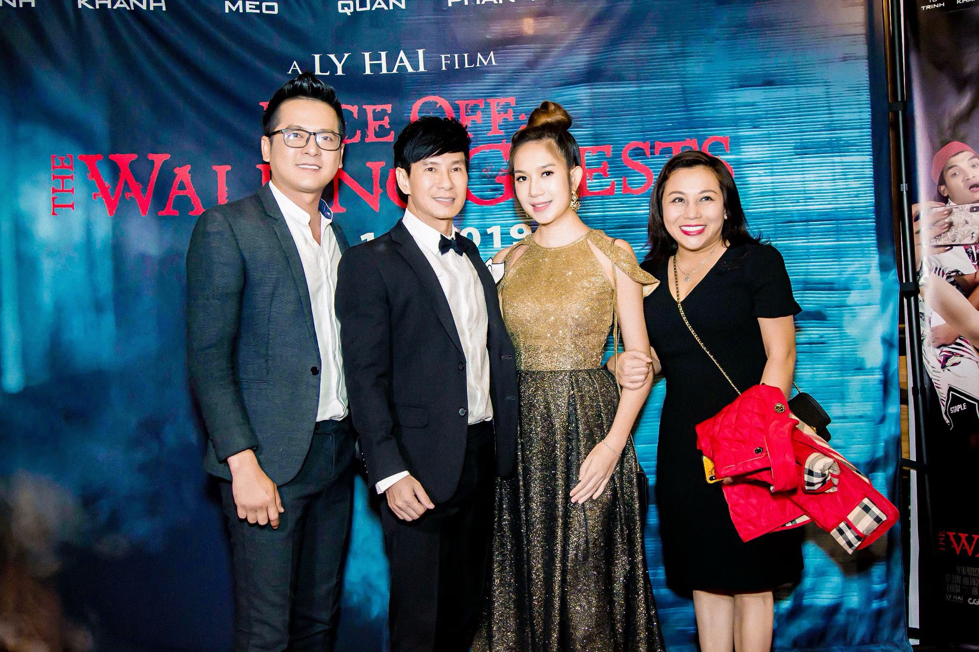 Vợ chồng Lý Hải - Minh Hà rạng rỡ trong ngày đưa phim sang Mỹ - Ảnh 3. Vợ chồng Lý Hải - Minh Hà rạng rỡ trong ngày đưa phim sang Mỹ - Ảnh 3.