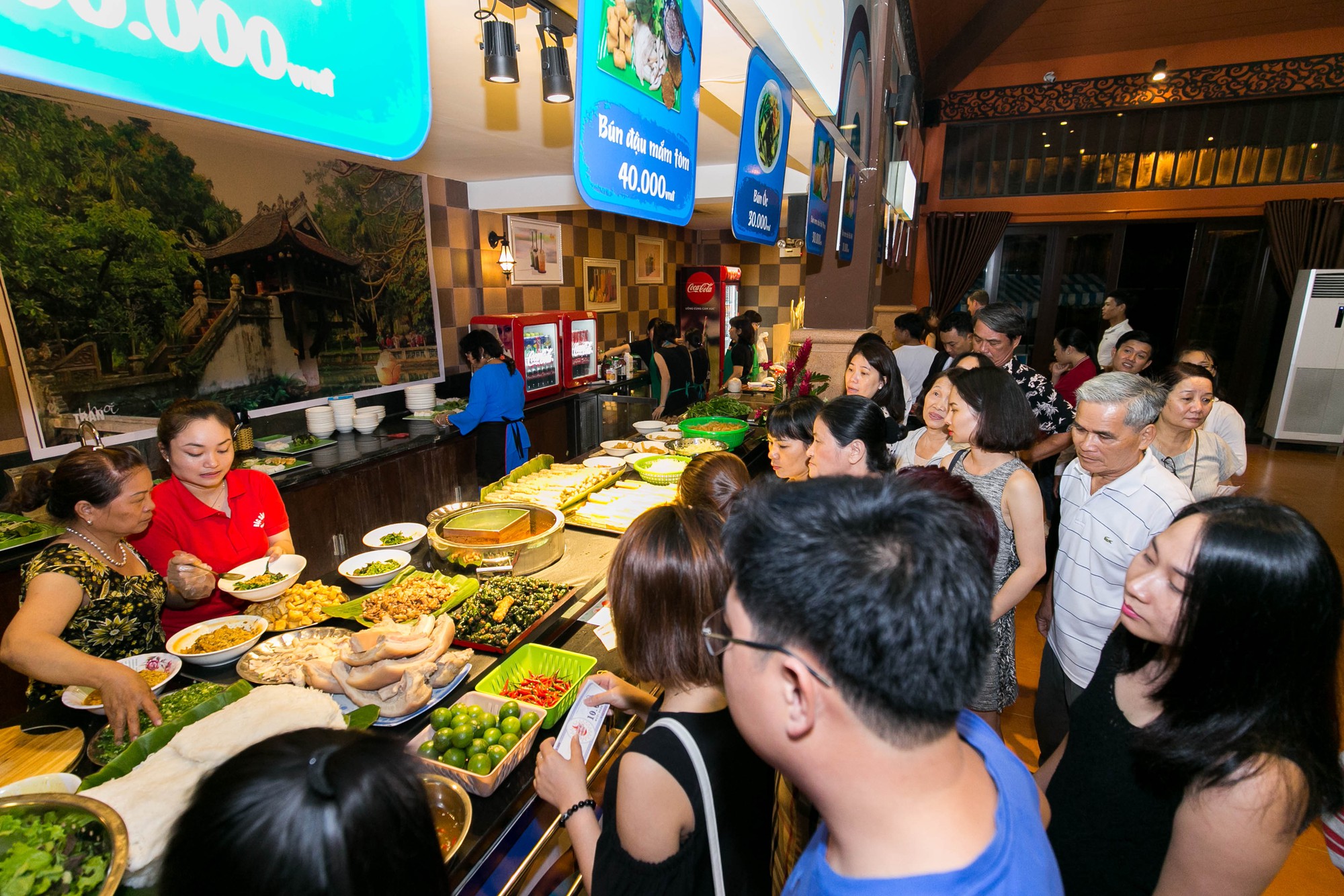 13 đầu bếp nổi tiếng thế giới đến Đà Nẵng trổ tài tại Lễ hội Ẩm thực Quốc tế - Ảnh 1. 13 đầu bếp nổi tiếng thế giới đến Đà Nẵng trổ tài tại Lễ hội Ẩm thực Quốc tế - Ảnh 1.