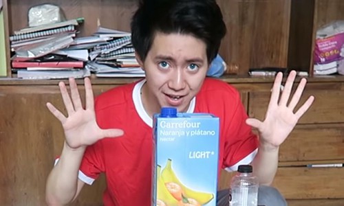 Tây Ban Nha phạt ngôi sao YouTube 22.000 USD vì hạ nhục người ăn xin - Ảnh 1.