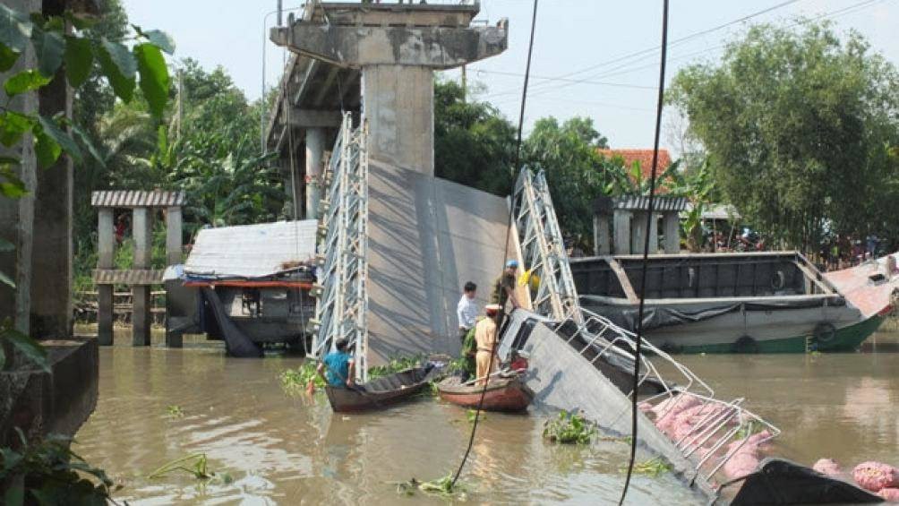 Tài xế làm sập cầu Tân Nghĩa vẫn chưa ra trình diện - Ảnh 1.