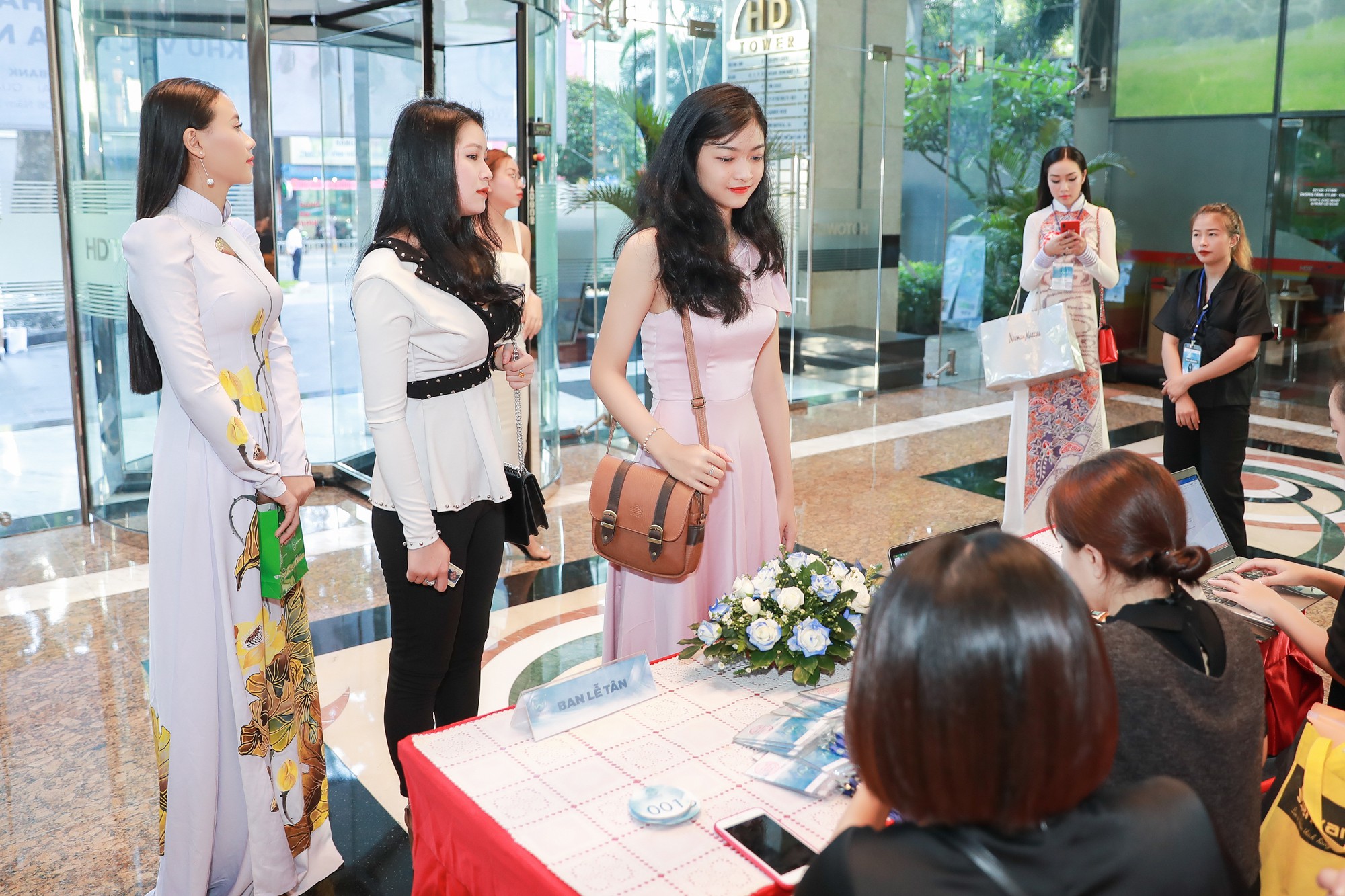 Mai Phương Thúy, Tiểu Vy đọ sắc tại vòng sơ khảo Hoa hậu Thế giới Việt Nam 2019 - Ảnh 5. Mai Phương Thúy, Tiểu Vy đọ sắc tại vòng sơ khảo Hoa hậu Thế giới Việt Nam 2019 - Ảnh 5.