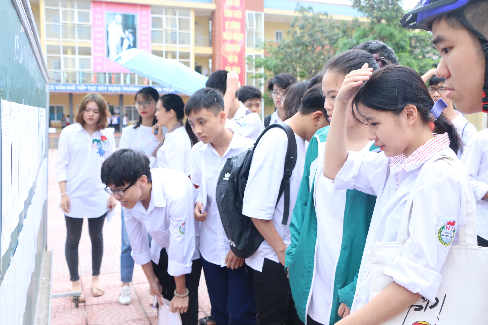 Thi vào lớp 10 tại Hà Nội năm 2019: Có phòng thi 2 giám thị phục vụ 6 thí sinh - Ảnh 1. Thi vào lớp 10 tại Hà Nội năm 2019: Có phòng thi 2 giám thị phục vụ 6 thí sinh - Ảnh 1.