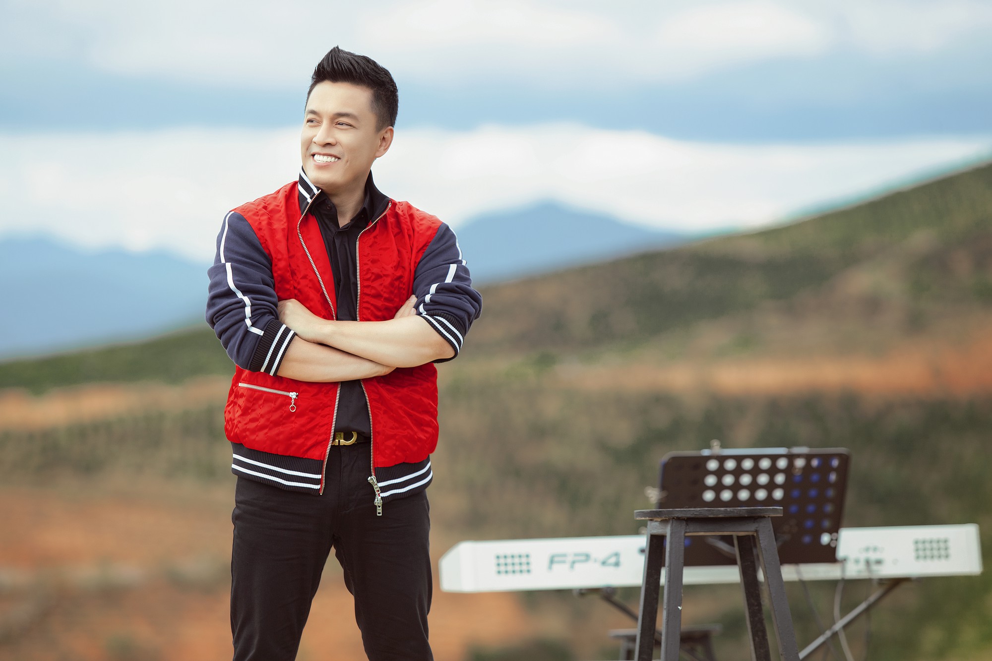 Lam Trường nướng bánh tráng và bán sữa đậu nành tại Đà Lạt khiến fan thích thú - Ảnh 11. Lam Trường nướng bánh tráng và bán sữa đậu nành tại Đà Lạt khiến fan thích thú - Ảnh 11.
