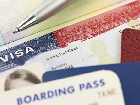 The Hill: Từ 1/6, xin visa vào Mỹ sẽ phải khai mạng xã hội đang xài - Ảnh 1. The Hill: Từ 1/6, xin visa vào Mỹ sẽ phải khai mạng xã hội đang xài - Ảnh 1.