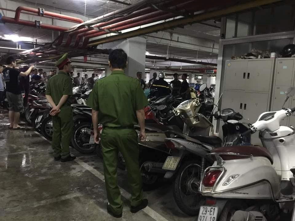 Chung cư Hapulico: Cư dân báo cháy tầng hầm, bảo vệ không cho cứu hỏa xuống - Ảnh 3. Chung cư Hapulico: Cư dân báo cháy tầng hầm, bảo vệ không cho cứu hỏa xuống - Ảnh 3.