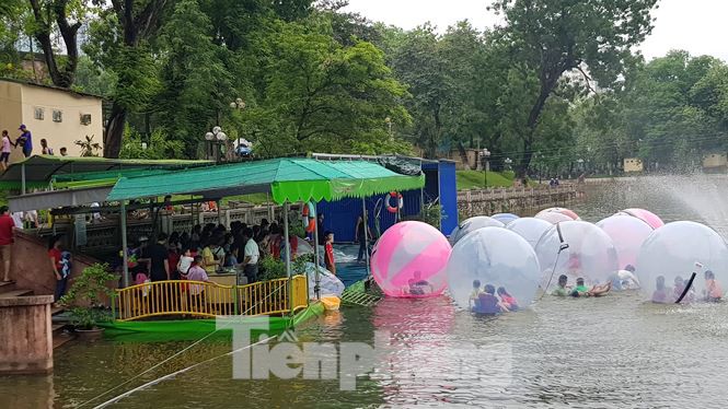 Công viên Thủ Lệ ken đặc người ngày Tết thiếu nhi - Ảnh 6.