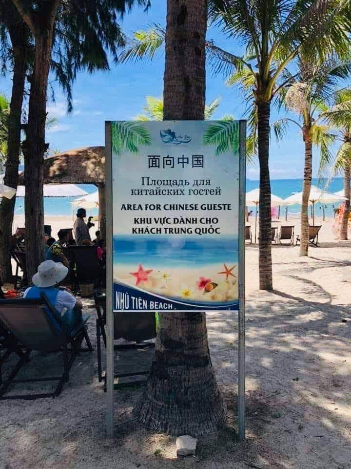 Khu du lịch đặt tấm bảng: Khu vực dành cho khách Trung Quốc trên biển Nha Trang nói lỗi do nhân viên thiết kế sai - Ảnh 2.