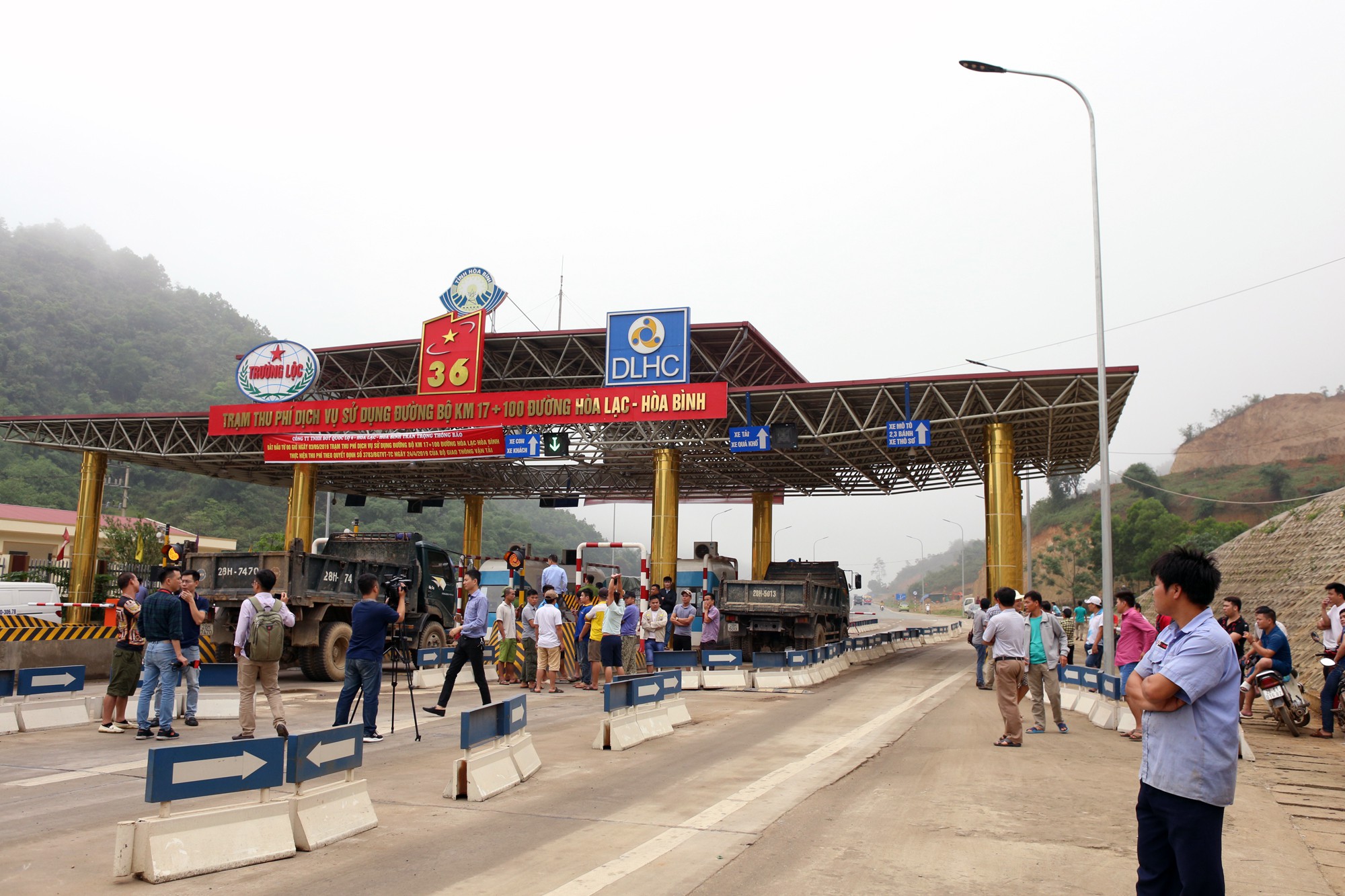 Đại diện BOT Hòa Lạc - Hòa Bình: Người dân nói sẽ phản đối thu phí ít nhất một tuần - Ảnh 1.