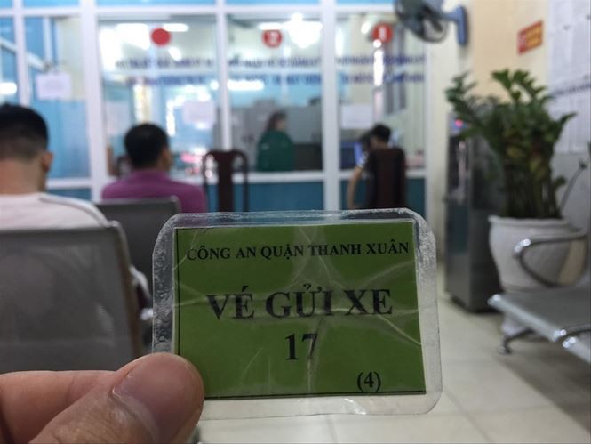 Thu tiền trông giữ xe ở cơ quan công quyền: Tham nhũng vặt biến tướng - Ảnh 3. Thu tiền trông giữ xe ở cơ quan công quyền: Tham nhũng vặt biến tướng - Ảnh 3.