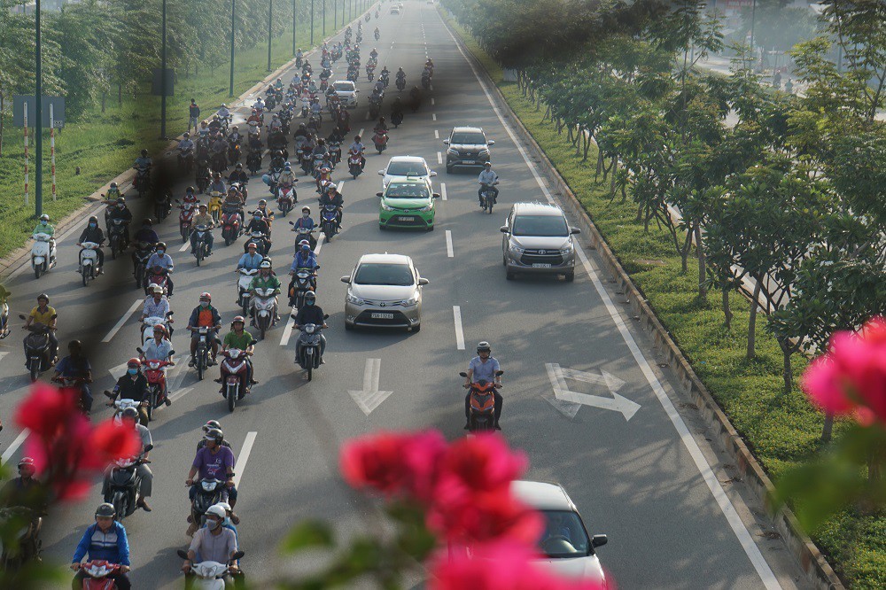 Thả xe máy vào làn ô tô, đường nội đô đẹp nhất Sài Gòn vỡ tổ - Ảnh 9. Thả xe máy vào làn ô tô, đường nội đô đẹp nhất Sài Gòn vỡ tổ - Ảnh 9.