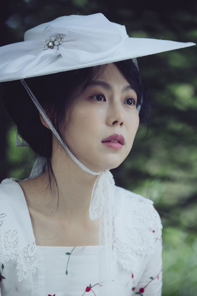 Diễn viên Kim Min Hee: Ảnh hậu quyến rũ bị công chúng ghét bỏ vì ồn ào cướp chồng - Ảnh 11. Diễn viên Kim Min Hee: Ảnh hậu quyến rũ bị công chúng ghét bỏ vì ồn ào cướp chồng - Ảnh 11.