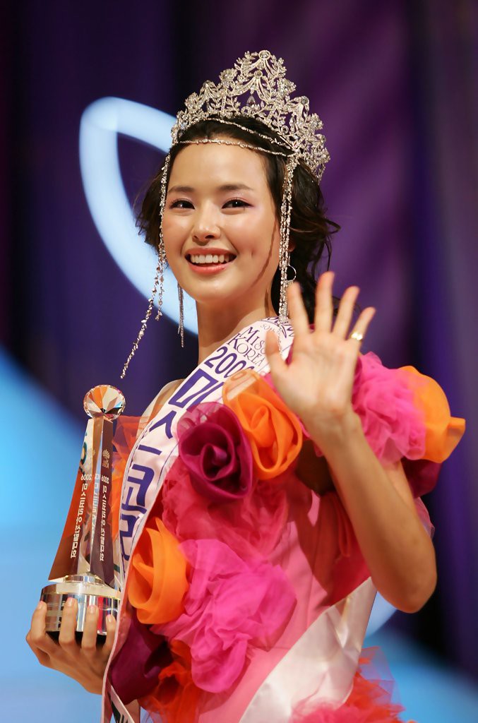 Cuộc sống của Hoa hậu Hàn Quốc: Người hạnh phúc viên mãn, kẻ không dám ra đường vì bê bối sex tập thể - Ảnh 6. Cuộc sống của Hoa hậu Hàn Quốc: Người hạnh phúc viên mãn, kẻ không dám ra đường vì bê bối sex tập thể - Ảnh 6.