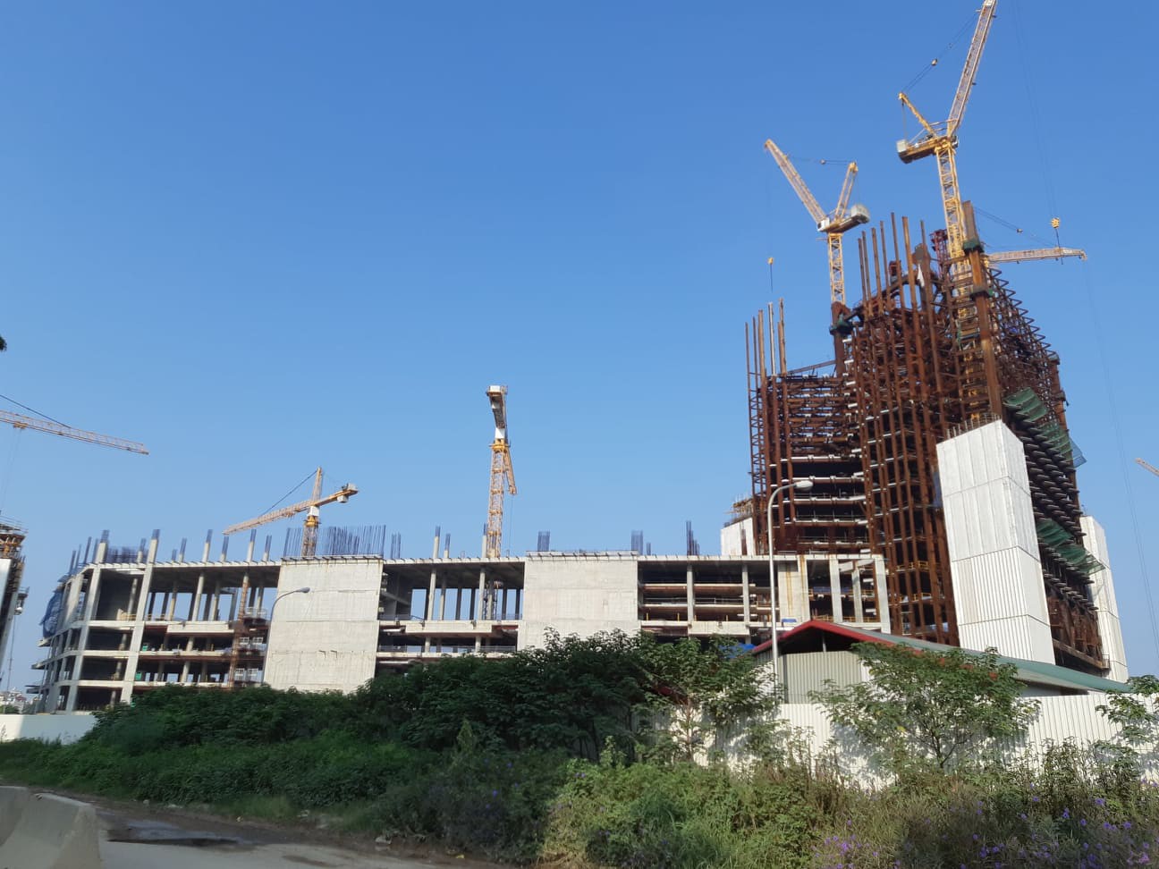 Khu đô thị Ciputra và những dự án 10 năm bỏ hoang - Ảnh 6. Khu đô thị Ciputra và những dự án 10 năm bỏ hoang - Ảnh 6.