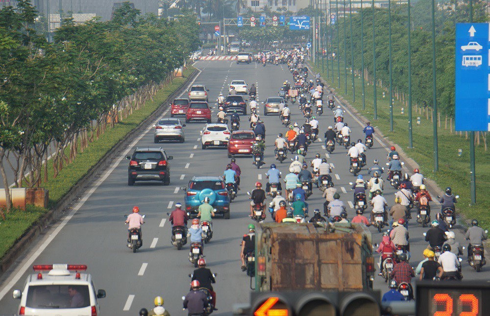 Thả xe máy vào làn ô tô, đường nội đô đẹp nhất Sài Gòn vỡ tổ - Ảnh 8. Thả xe máy vào làn ô tô, đường nội đô đẹp nhất Sài Gòn vỡ tổ - Ảnh 8.