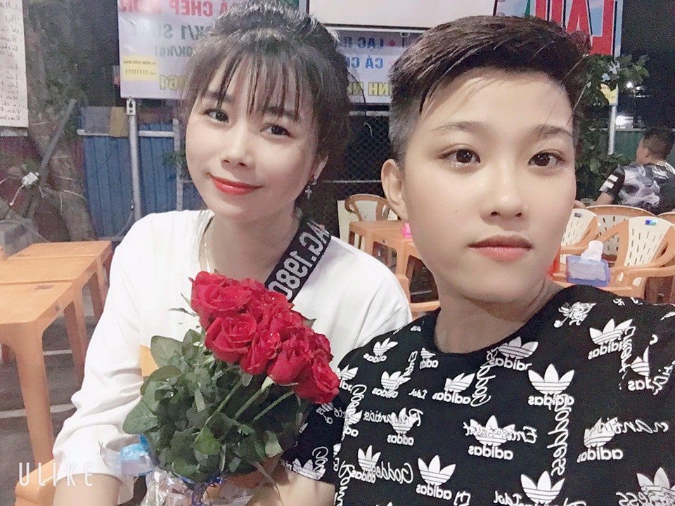 Màn cầu hôn của cặp đồng tính nữ và chuyện tình yêu xa người Nam kẻ Bắc - Ảnh 2. Màn cầu hôn của cặp đồng tính nữ và chuyện tình yêu xa người Nam kẻ Bắc - Ảnh 2.
