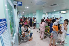 Nắng nóng gay gắt, lượng bệnh nhân tăng vọt ở Bệnh viện nhi Trung ương