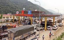 BOT Hòa Lạc - Hòa Bình 'tố' chủ xe ô tô chặn làn thu phí cả đêm