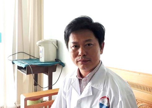 Bác sĩ lấy bia cấp cứu ngộ độc rượu: Mọi người đang hiểu nhầm bằng khen của Thủ tướng - Ảnh 1. Bác sĩ lấy bia cấp cứu ngộ độc rượu: Mọi người đang hiểu nhầm bằng khen của Thủ tướng - Ảnh 1.