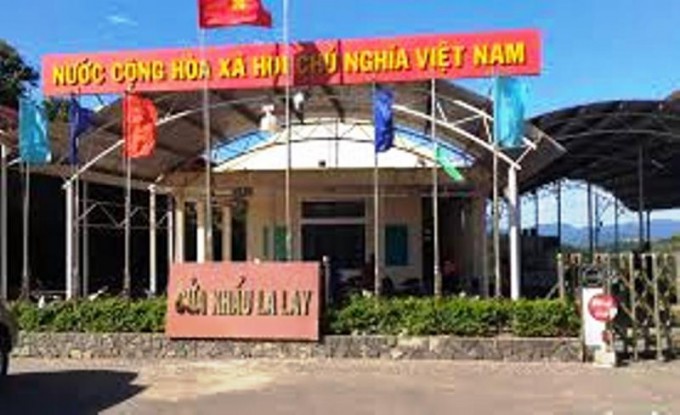 Cảnh cáo, luân chuyển 5 cán bộ hải quan cửa khẩu La Lay - Ảnh 1.