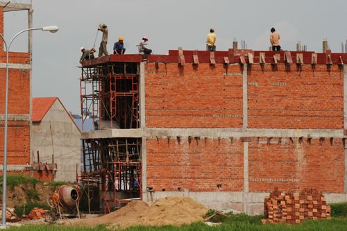 Vật liệu xây dựng tăng giá chóng mặt - Ảnh 1.