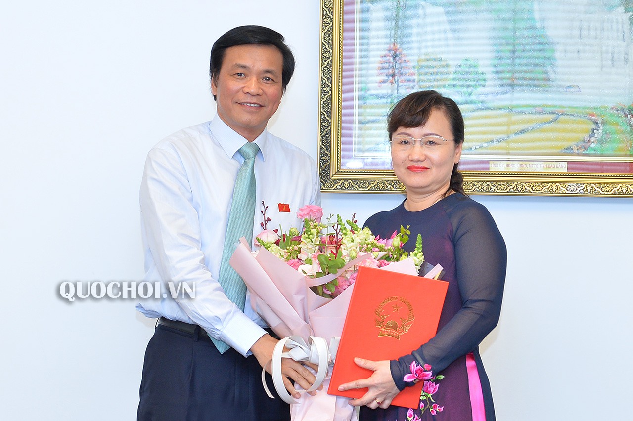 UBTVQH bổ nhiệm tân Phó Chủ nhiệm Văn phòng Quốc hội - Ảnh 1. UBTVQH bổ nhiệm tân Phó Chủ nhiệm Văn phòng Quốc hội - Ảnh 1.