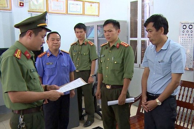 Tiết lộ lời khai của 2 Phó Chủ tịch UBND TP Sơn La vụ gian lận điểm thi - Ảnh 1. Tiết lộ lời khai của 2 Phó Chủ tịch UBND TP Sơn La vụ gian lận điểm thi - Ảnh 1.