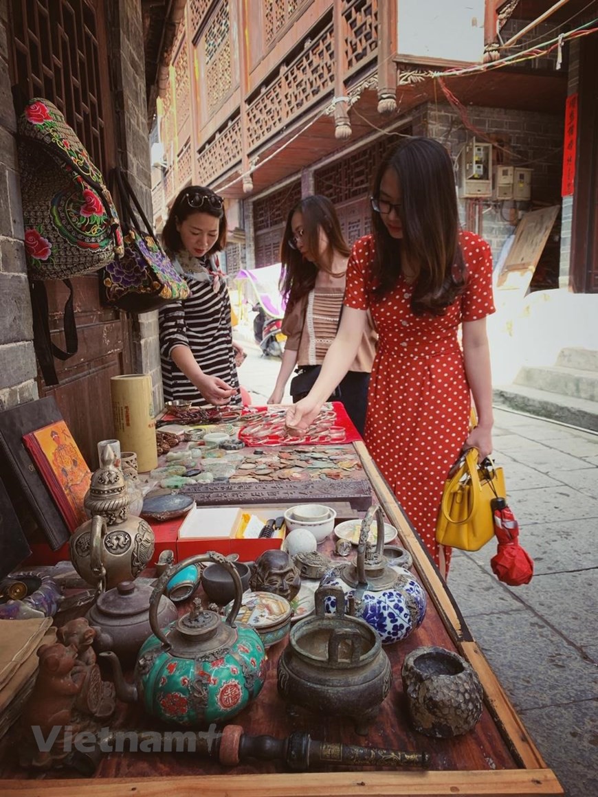 Phù Dung trấn: Làng cổ kì bí nghìn năm ‘treo’ trên thác nước - Ảnh 10. Phù Dung trấn: Làng cổ kì bí nghìn năm ‘treo’ trên thác nước - Ảnh 10.