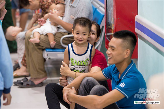 Nắng nóng gay gắt, lượng bệnh nhân tăng vọt ở Bệnh viện nhi Trung ương - Ảnh 14. Nắng nóng gay gắt, lượng bệnh nhân tăng vọt ở Bệnh viện nhi Trung ương - Ảnh 14.