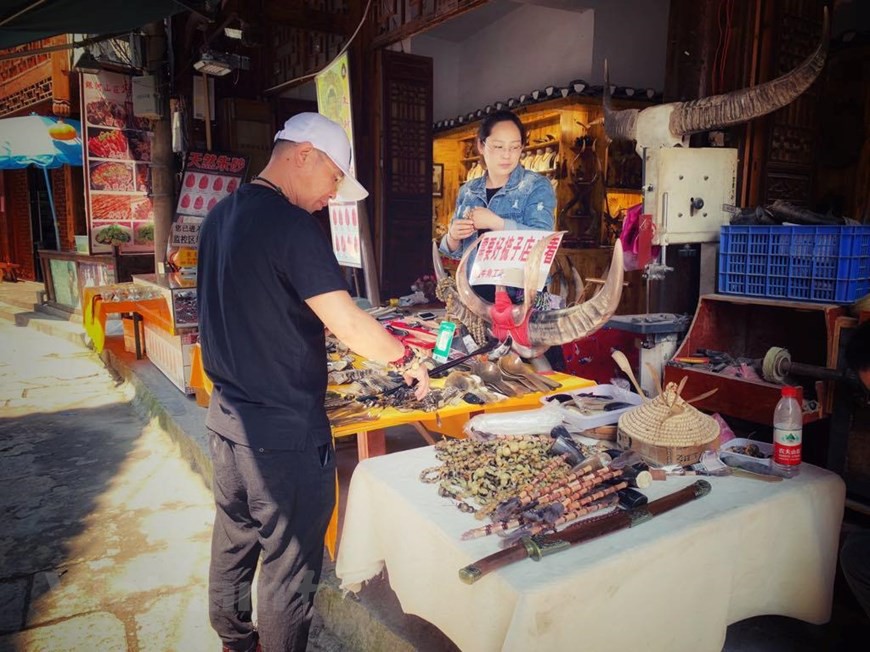 Phù Dung trấn: Làng cổ kì bí nghìn năm ‘treo’ trên thác nước - Ảnh 18. Phù Dung trấn: Làng cổ kì bí nghìn năm ‘treo’ trên thác nước - Ảnh 18.