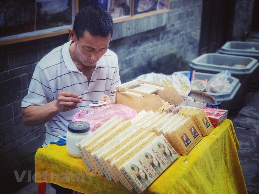 Phù Dung trấn: Làng cổ kì bí nghìn năm ‘treo’ trên thác nước - Ảnh 19. Phù Dung trấn: Làng cổ kì bí nghìn năm ‘treo’ trên thác nước - Ảnh 19.