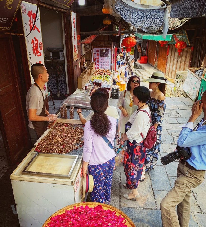 Phù Dung trấn: Làng cổ kì bí nghìn năm ‘treo’ trên thác nước - Ảnh 20. Phù Dung trấn: Làng cổ kì bí nghìn năm ‘treo’ trên thác nước - Ảnh 20.