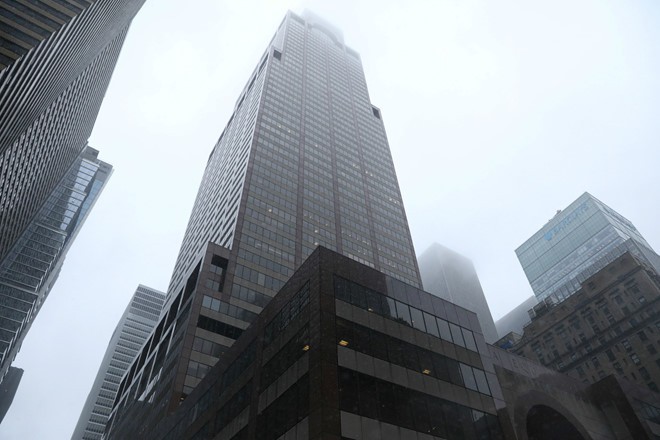 Trực thăng đâm vào cao ốc ở New York, người Mỹ liên tưởng vụ 11/9 - Ảnh 1. Trực thăng đâm vào cao ốc ở New York, người Mỹ liên tưởng vụ 11/9 - Ảnh 1.
