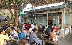 Quán ăn đưa thực khách quay về quá khứ ở Cần Thơ