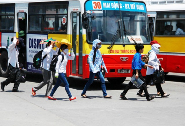 Đêm nay đón mưa giải nhiệt, Bắc Bộ dịu mát từ ngày mai - Ảnh 1.