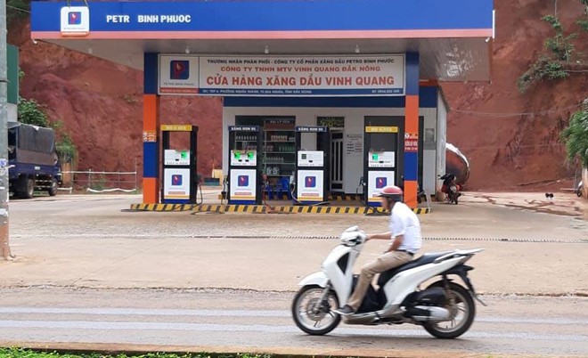 Xăng giả của đại gia Trịnh Sướng bán ra đến các tỉnh phía Bắc - Ảnh 1. Xăng giả của đại gia Trịnh Sướng bán ra đến các tỉnh phía Bắc - Ảnh 1.