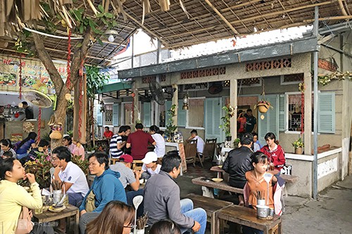 Quán ăn đưa thực khách quay về quá khứ ở Cần Thơ - Ảnh 1.
