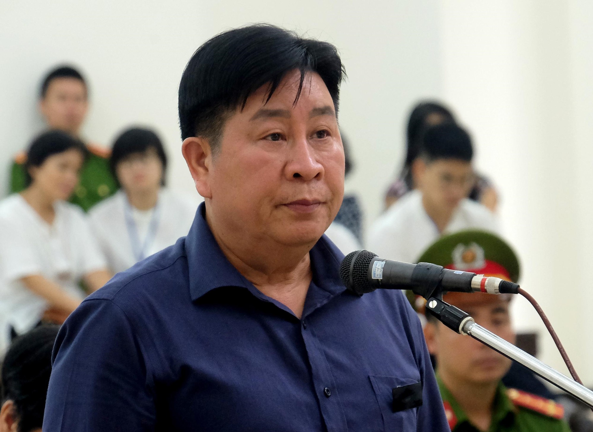 Nói lời sau cùng, Vũ 'Nhôm' xin lỗi 2 cựu Thứ trưởng Bộ Công an - Ảnh 2. Nói lời sau cùng, Vũ 'Nhôm' xin lỗi 2 cựu Thứ trưởng Bộ Công an - Ảnh 2.
