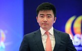 'Phi công trẻ quốc dân' của hơn 20 bà vợ quan tham Trung Quốc