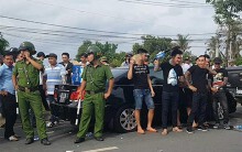 Đồng Nai: Hàng chục giang hồ vây công an trong ô tô