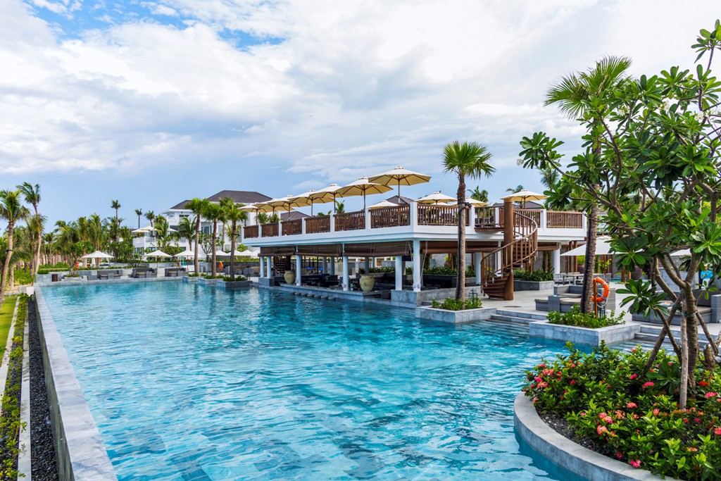 danang-village-premier-resort---nautica-beach-club_17960492230_o