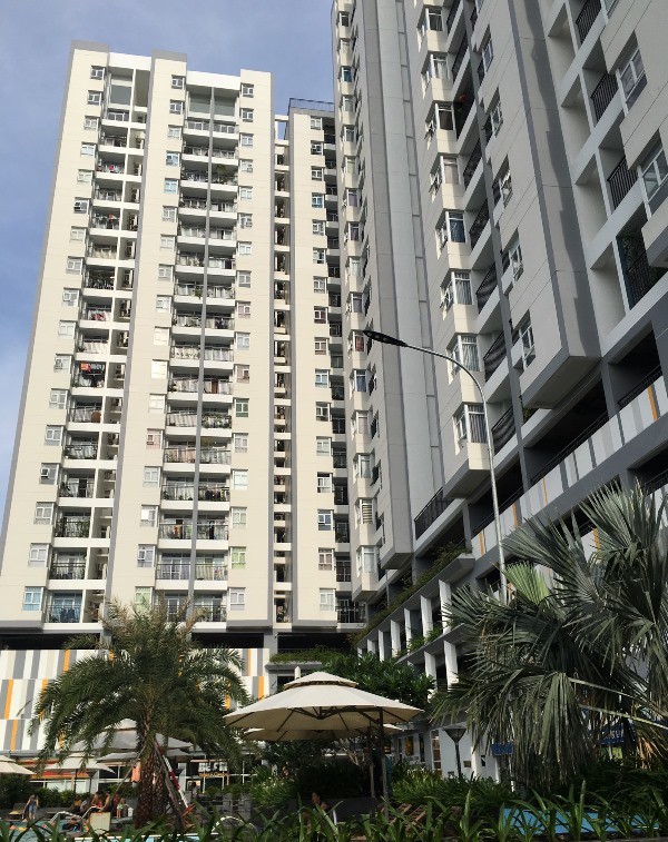Nhà ở giá rẻ biến mất khỏi thị trường TP HCM - Ảnh 1.