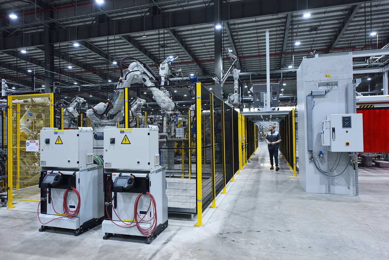 Ông Phạm Nhật Vượng cầm lái chở Thủ tướng trong khuôn viên VinFast - Ảnh 7. Ông Phạm Nhật Vượng cầm lái chở Thủ tướng trong khuôn viên VinFast - Ảnh 7.