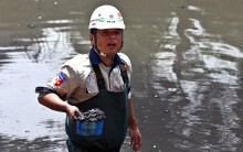 Sông Tô Lịch có 'lột xác' sau một tháng thí điểm hay không còn chờ kết quả phân tích này